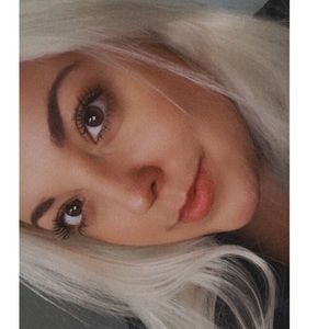 Meet your Posher, April